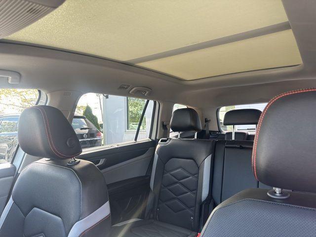 Photo of 2025 Pure White Volkswagen Atlas