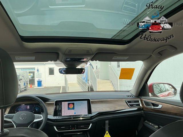 Photo of 2025 Aurora Red Metallic Volkswagen Atlas