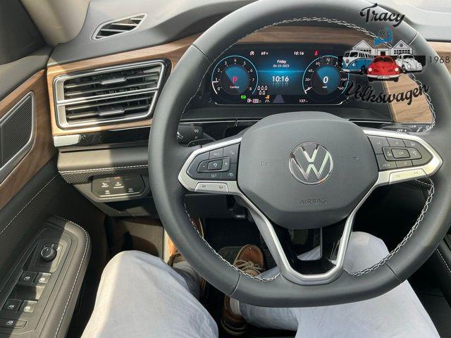 Photo of 2025 Aurora Red Metallic Volkswagen Atlas