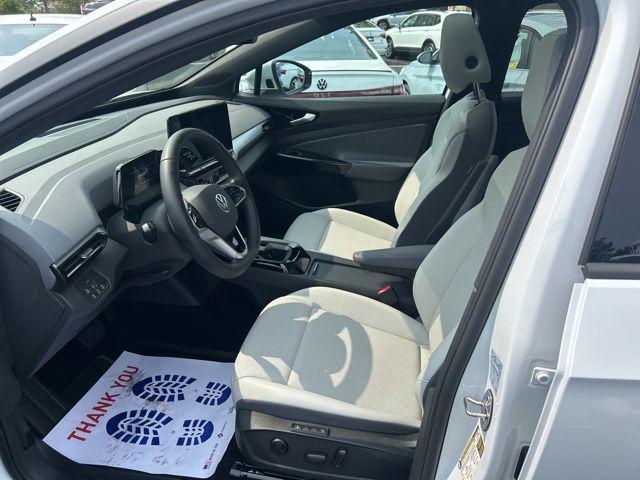 Photo of 2022 Glacier White Metallic Volkswagen ID.4