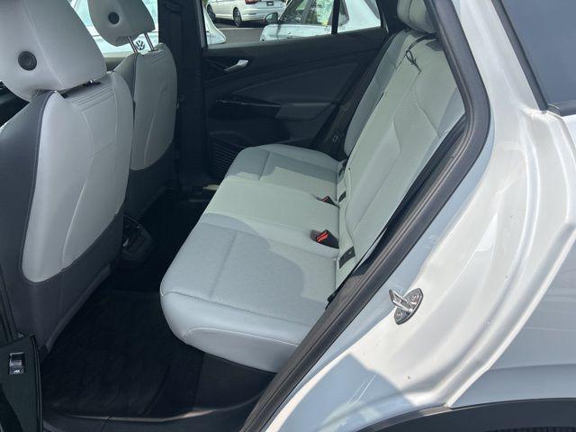 Photo of 2022 Glacier White Metallic Volkswagen ID.4
