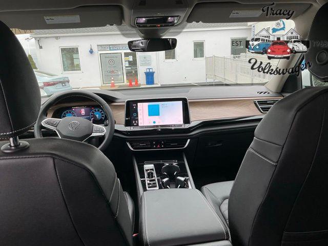 Photo of 2025 Pure White Volkswagen Atlas