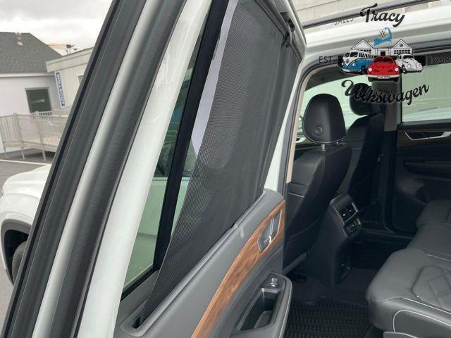 Photo of 2025 Pure White Volkswagen Atlas