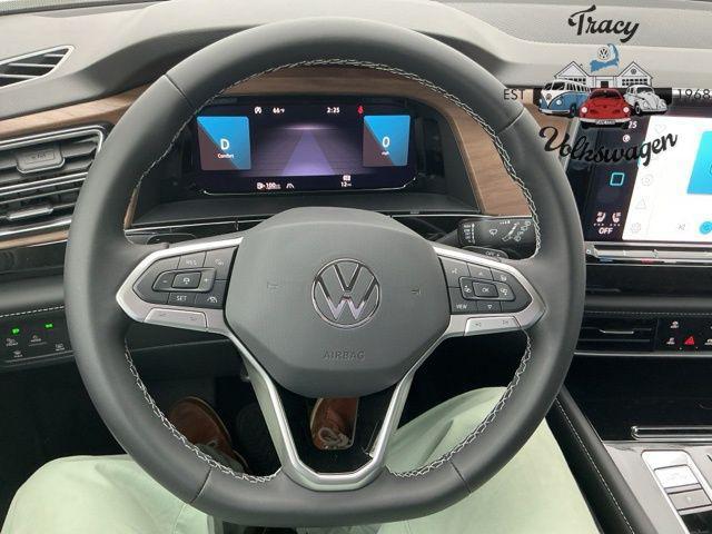 Photo of 2025 Pure White Volkswagen Atlas