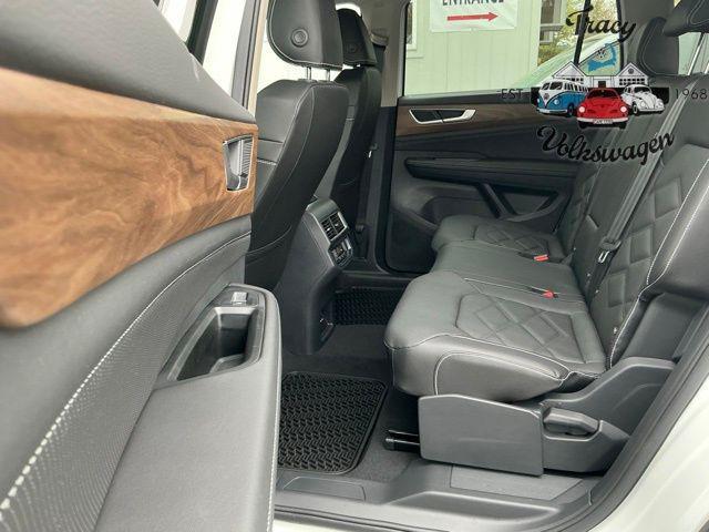 Photo of 2025 Pure White Volkswagen Atlas