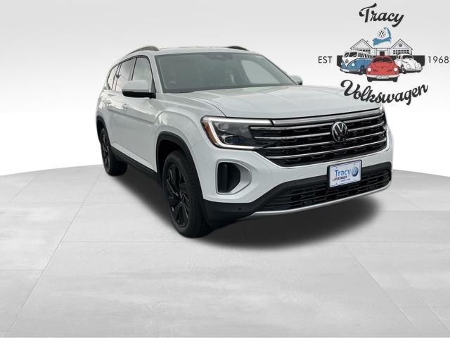 Photo of 2025 Pure White Volkswagen Atlas