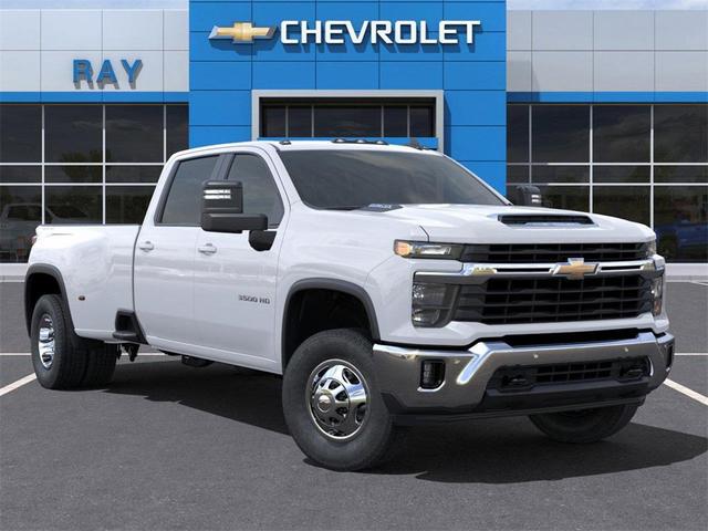 Photo of 2025 Summit White Chevrolet Silverado 3500