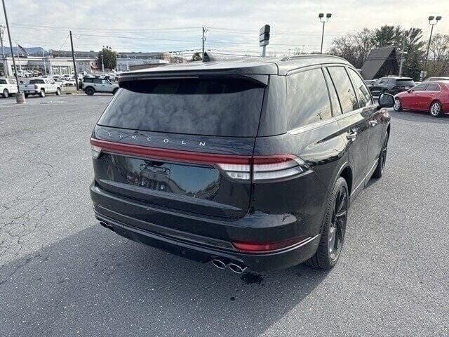 Photo of 2025 Infinite Black Metallic Clearcoat Lincoln Aviator