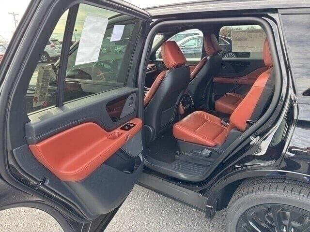 Photo of 2025 Infinite Black Metallic Clearcoat Lincoln Aviator