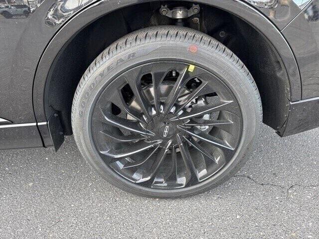 Photo of 2025 Infinite Black Metallic Clearcoat Lincoln Aviator