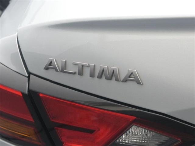 Photo of 2024 Brilliant Silver Metallic Nissan Altima