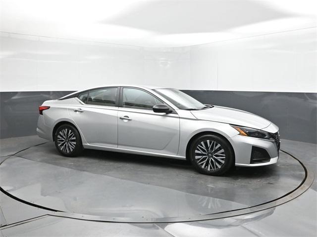 Photo of 2024 Brilliant Silver Metallic Nissan Altima