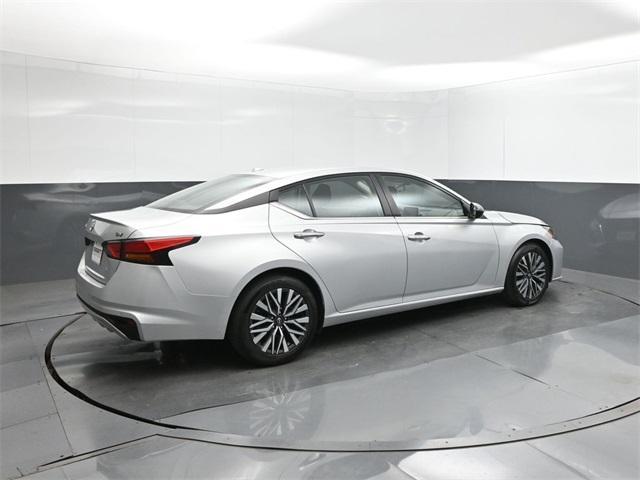 Photo of 2024 Brilliant Silver Metallic Nissan Altima