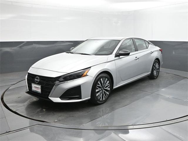 Photo of 2024 Brilliant Silver Metallic Nissan Altima