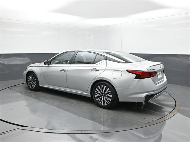 Photo of 2024 Brilliant Silver Metallic Nissan Altima