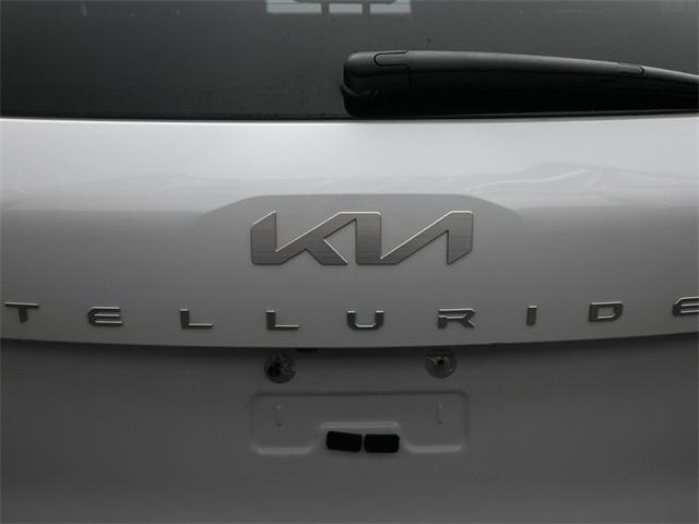 Photo of 2024 Glacial White Pearl Kia Telluride