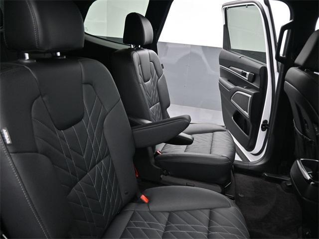 Photo of 2024 Glacial White Pearl Kia Telluride