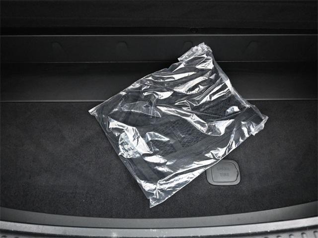 Photo of 2024 Glacial White Pearl Kia Telluride