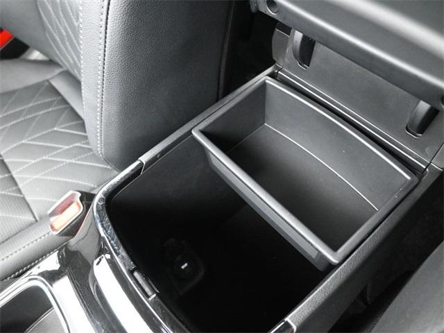Photo of 2024 Glacial White Pearl Kia Telluride