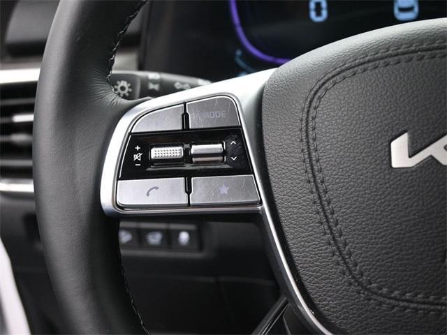 Photo of 2024 Glacial White Pearl Kia Telluride
