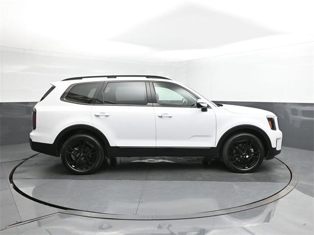 Photo of 2024 Glacial White Pearl Kia Telluride