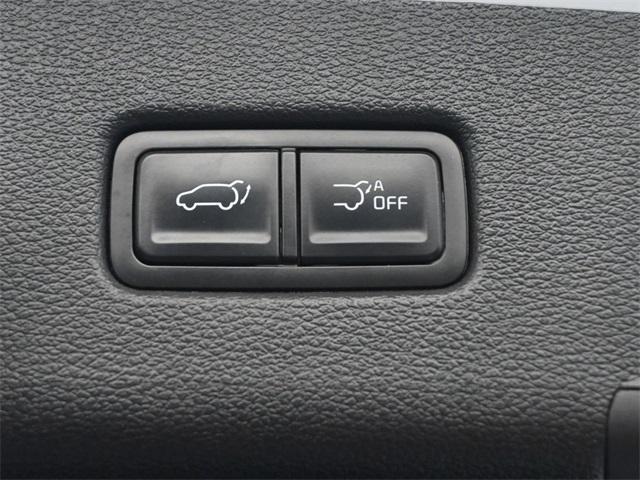 Photo of 2024 Glacial White Pearl Kia Telluride