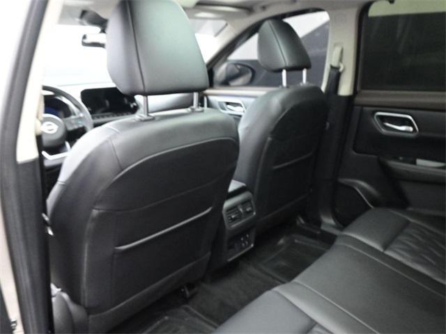 Photo of 2023 Champagne Silver Nissan Rogue