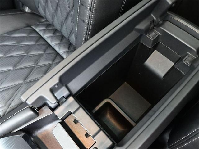 Photo of 2023 Champagne Silver Nissan Rogue
