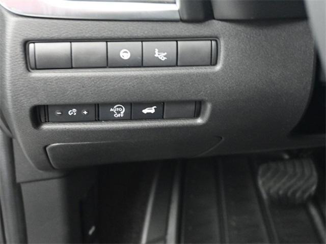 Photo of 2023 Champagne Silver Nissan Rogue