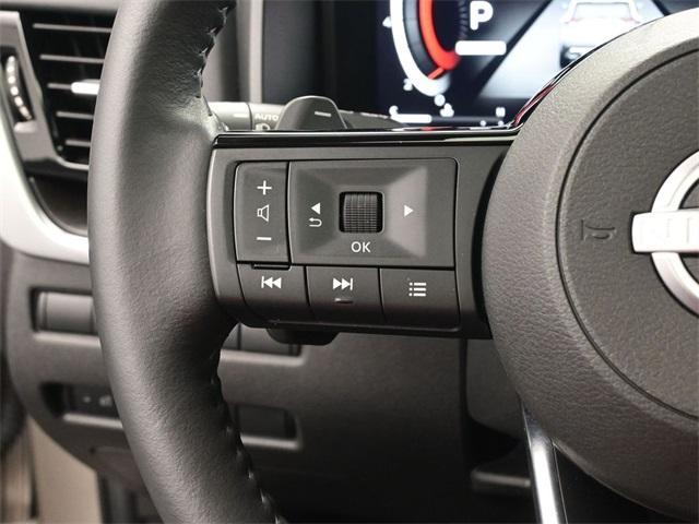Photo of 2023 Champagne Silver Nissan Rogue