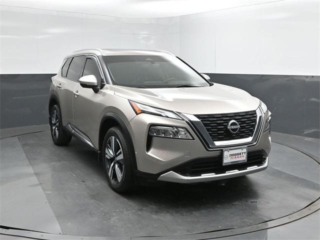 Photo of 2023 Champagne Silver Nissan Rogue