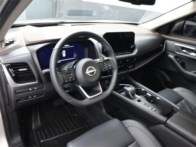 Photo of 2023 Champagne Silver Nissan Rogue