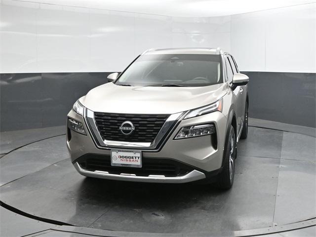 Photo of 2023 Champagne Silver Nissan Rogue