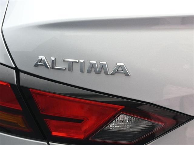 Photo of 2022 Brilliant Silver Metallic Nissan Altima