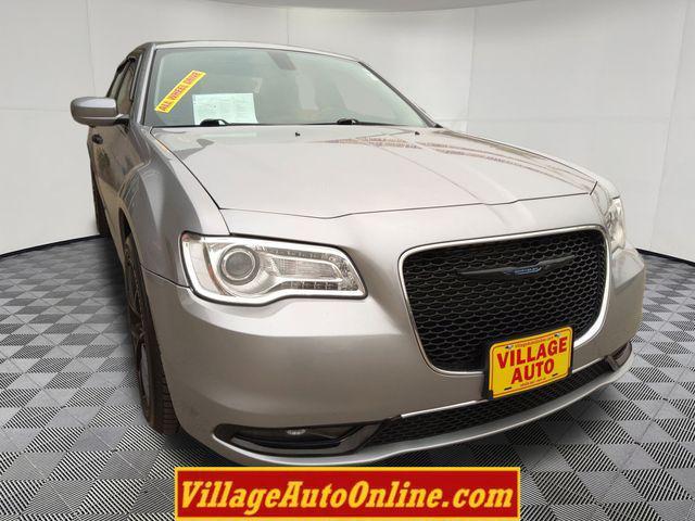 Photo of 2017 Billet Silver Metallic Clearcoat Chrysler 300
