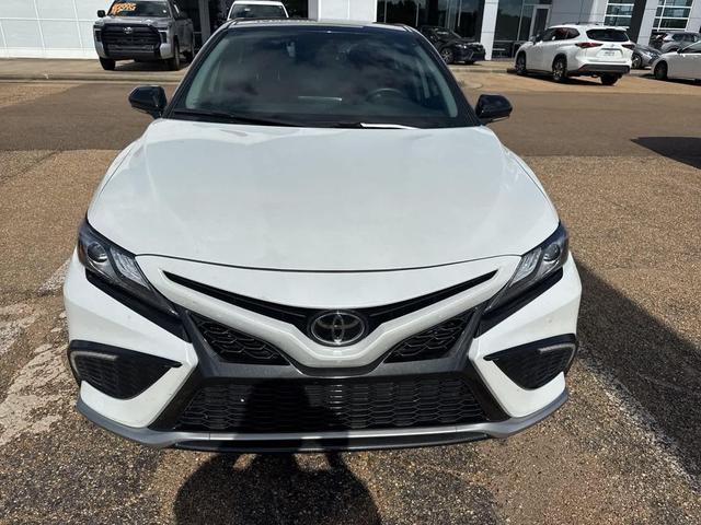 Photo of 2023 Wind Chill Pearl/Midnight Black Metallic Toyota Camry