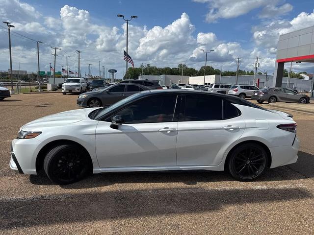 Photo of 2023 Wind Chill Pearl/Midnight Black Metallic Toyota Camry