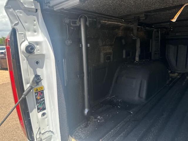 Photo of 2024 Summit White GMC Sierra 1500