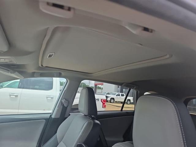Photo of 2015 Classic Silver Metallic Toyota RAV4