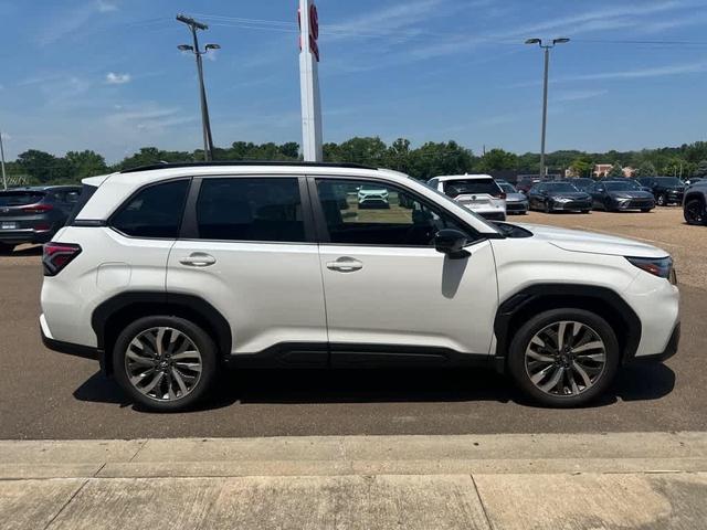 Photo of 2025 Crystal White Pearl Subaru Forester