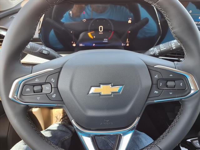 Photo of 2025 Summit White Chevrolet Trax