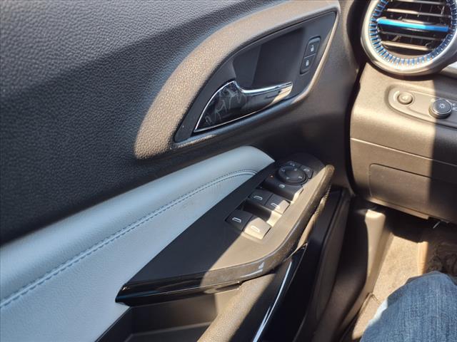 Photo of 2025 Summit White Chevrolet Trax
