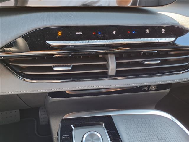 Photo of 2025 Summit White Buick Enclave
