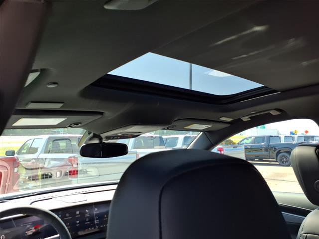 Photo of 2025 Summit White Buick Enclave