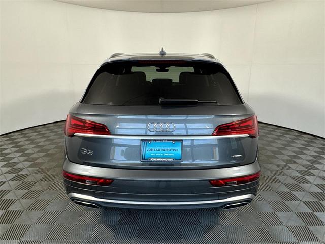 Photo of 2024 Daytona Gray Pearl Audi Q5 e