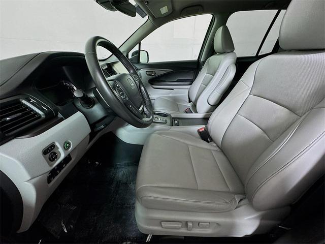 Photo of 2022 Obsidian Blue Pearl Honda Ridgeline