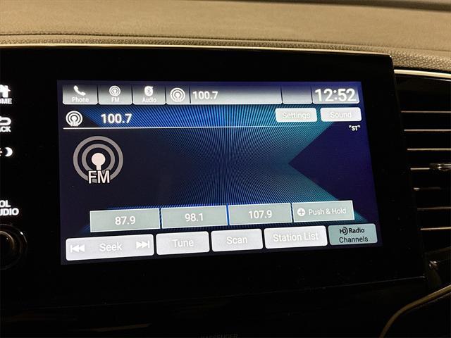 Photo of 2021 Lunar Silver Metallic Honda Pilot