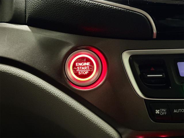Photo of 2021 Lunar Silver Metallic Honda Pilot