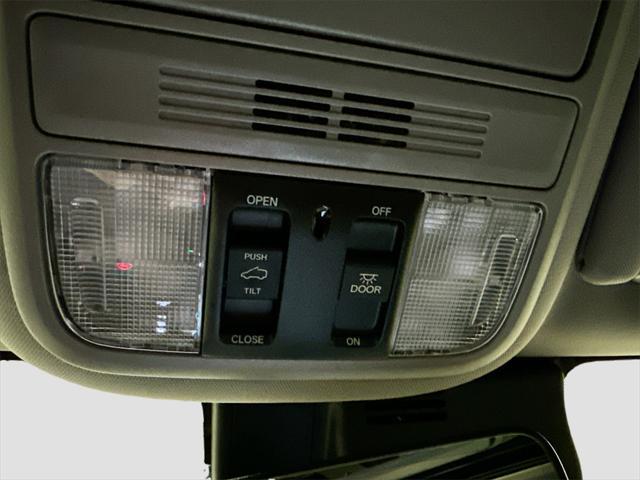 Photo of 2021 Lunar Silver Metallic Honda Pilot