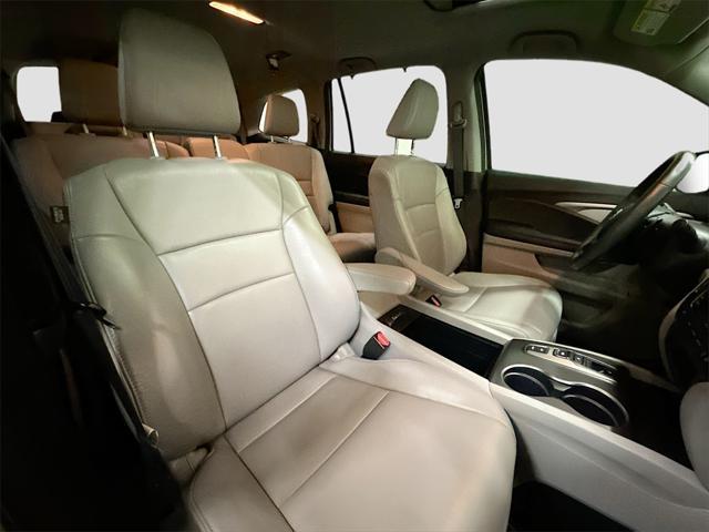 Photo of 2021 Lunar Silver Metallic Honda Pilot